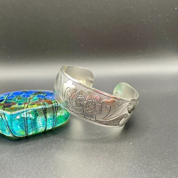Lotus Floral Design Cuff Bracelet Silver Tone #1196 - Picture 4 of 12